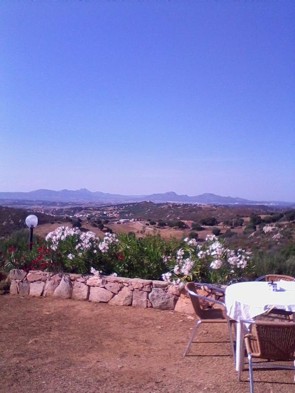 Farm Stay Gli Oleandri Loiri Porto San Paolo Kültér fotó