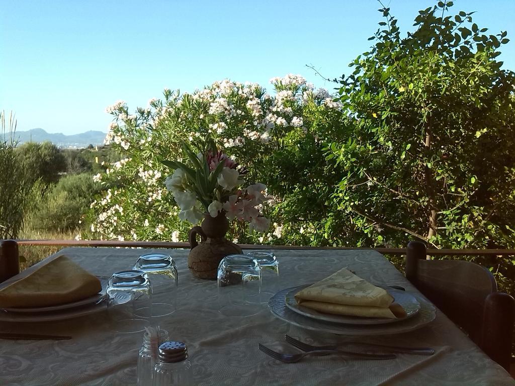 Farm Stay Gli Oleandri Loiri Porto San Paolo Kültér fotó