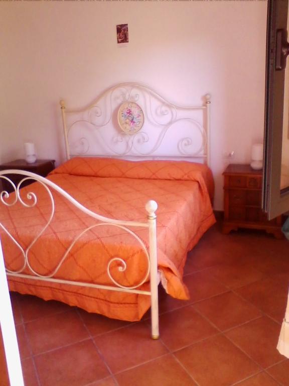Farm Stay Gli Oleandri Loiri Porto San Paolo Szoba fotó