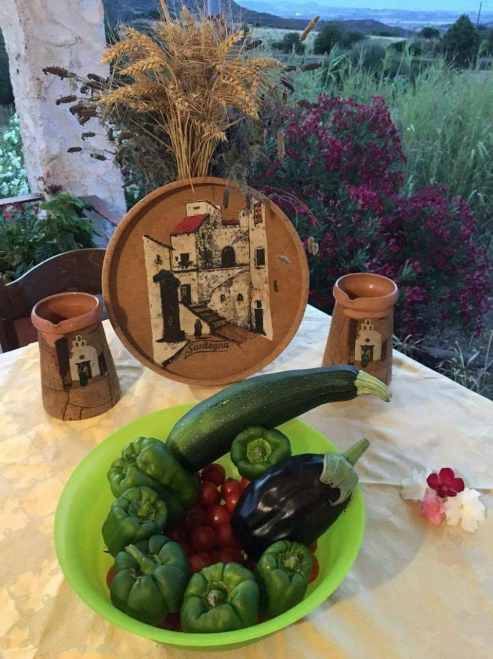 Farm Stay Gli Oleandri Loiri Porto San Paolo Kültér fotó