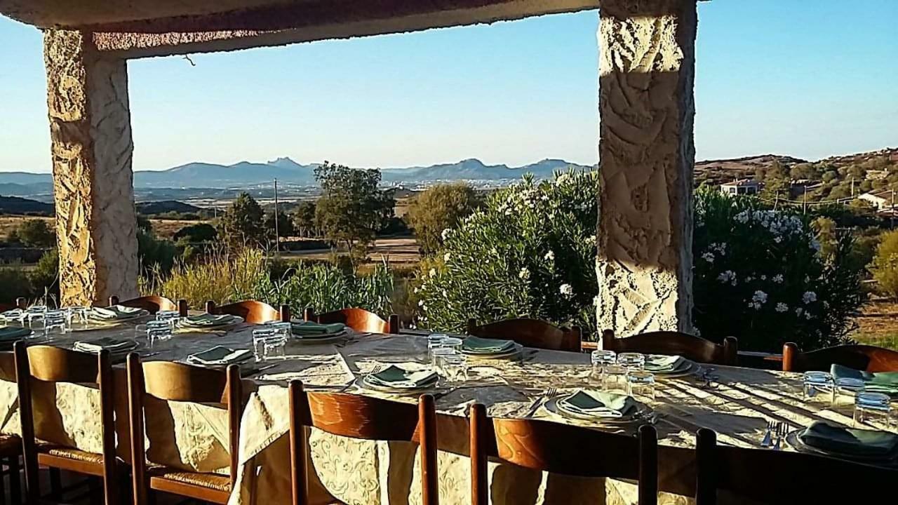 Farm Stay Gli Oleandri Loiri Porto San Paolo Kültér fotó